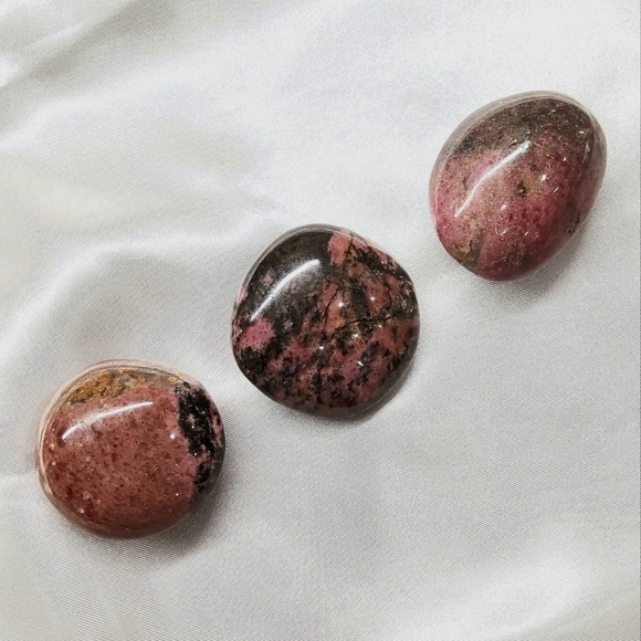 Beautiful Rhodonite Gallet/Palmstone - Picture 15 of 15